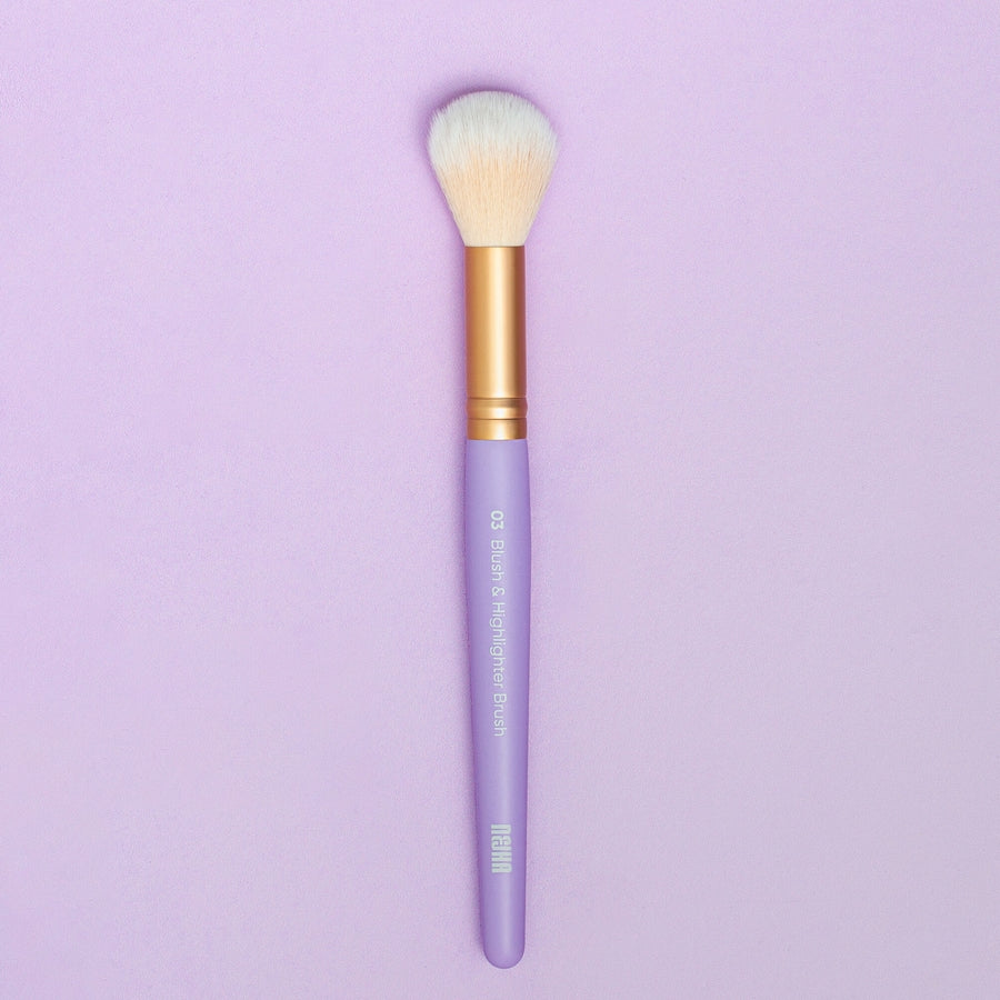 Blush & Highlighter Brush 03