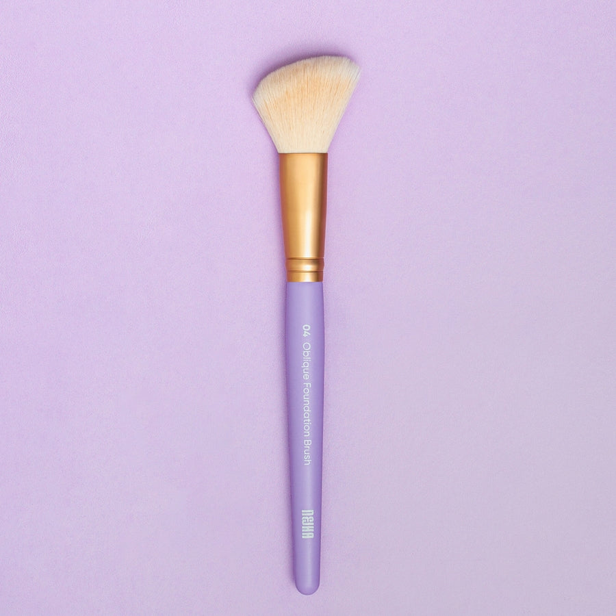 Oblique Foundation Brush 04